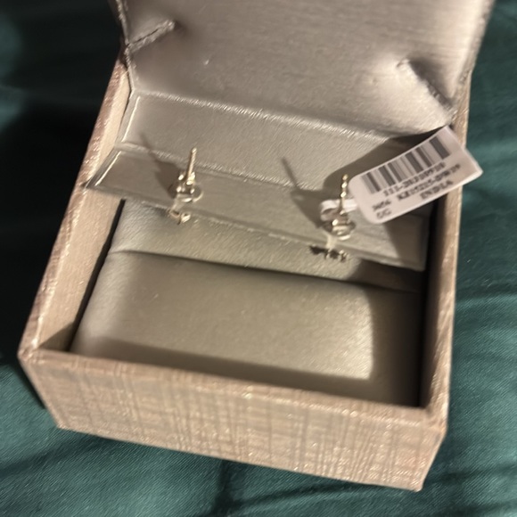 1/10 carat diamond earrings 925J 13 Sterling silver, Brand New - Picture 3 of 5